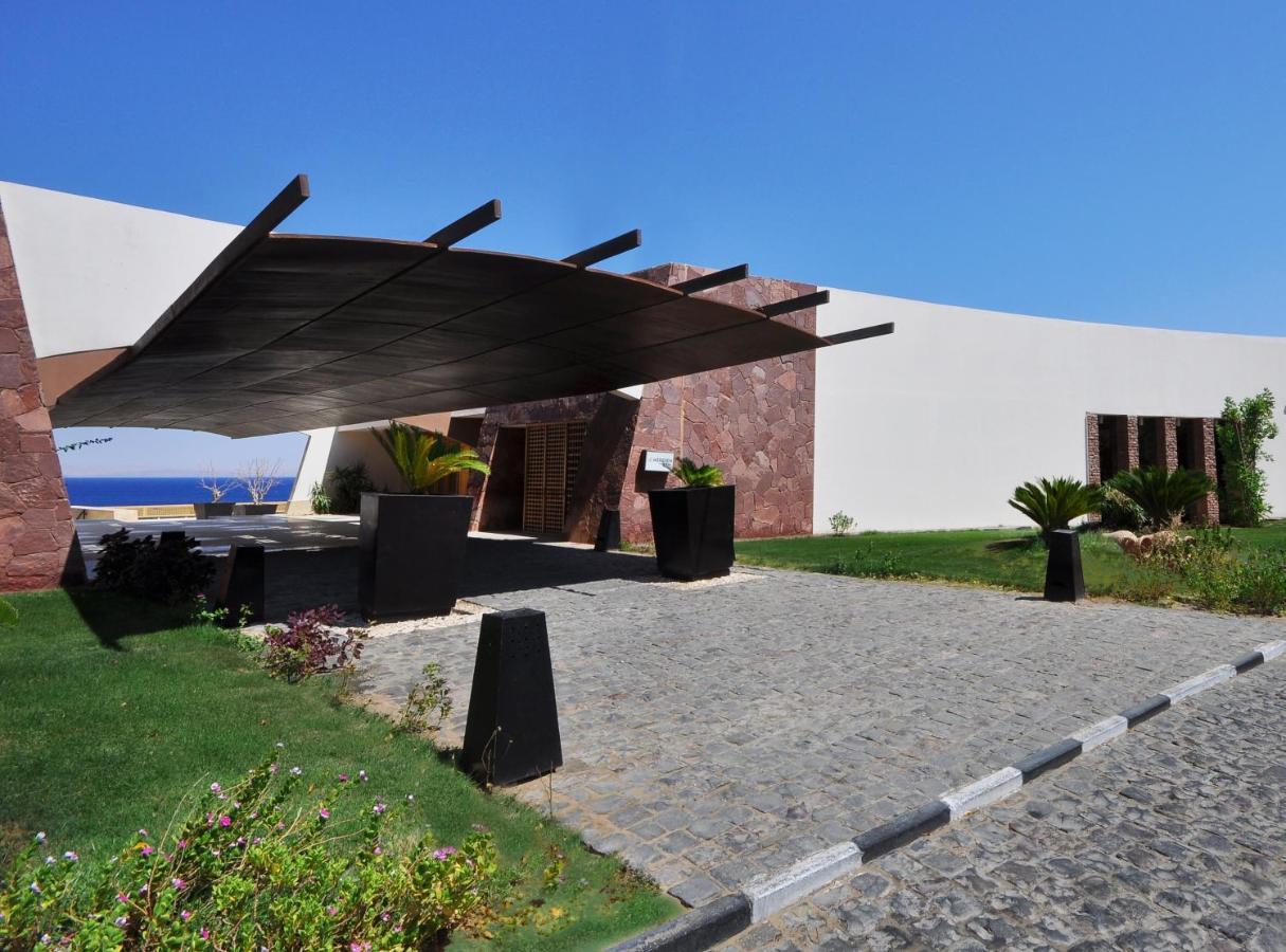 Retac Qunay Dahab Resort & Spa Exterior foto Entrance to the hotel